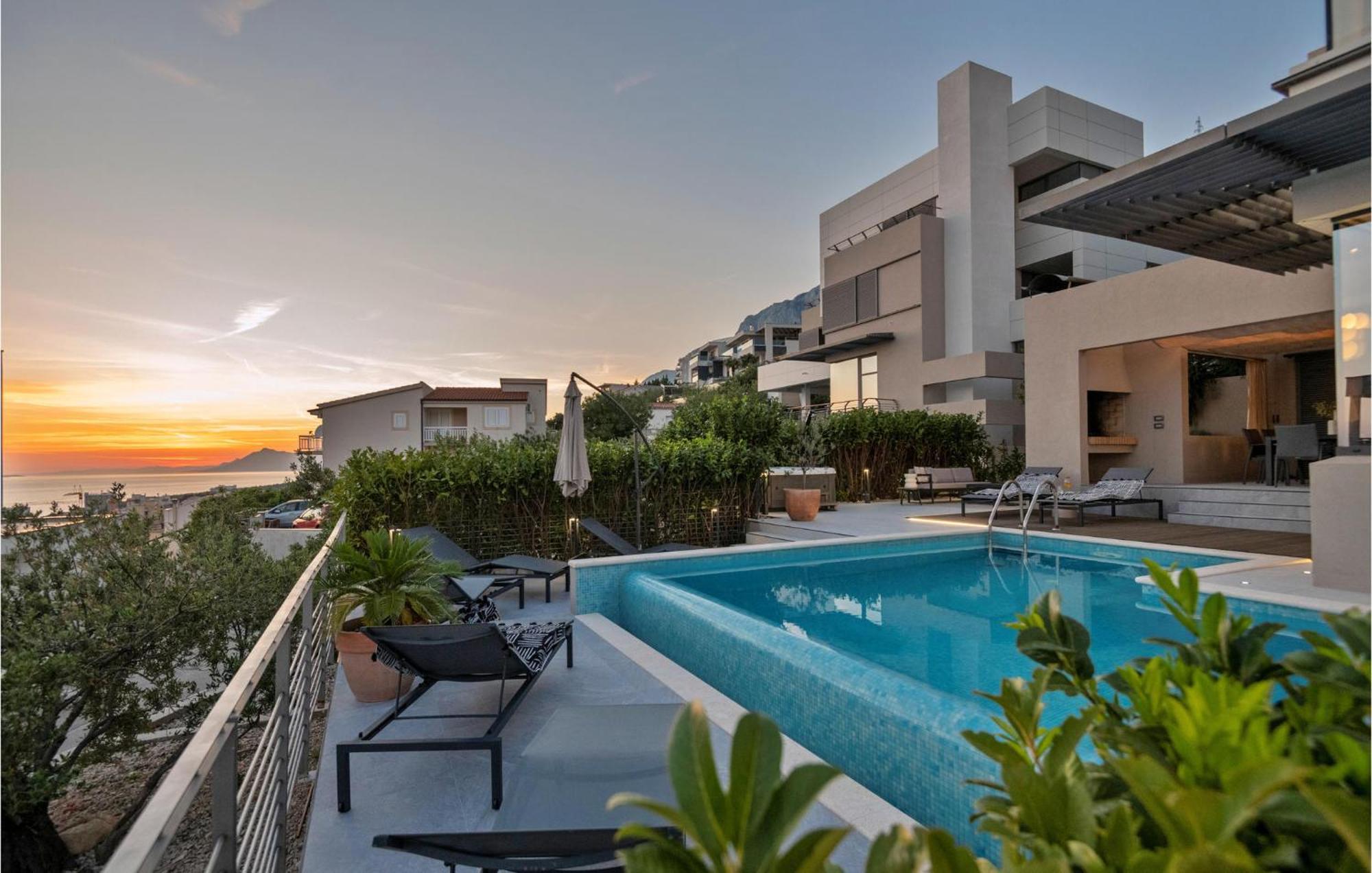 Ferienhaus Amazing In With Kitchen Makarska